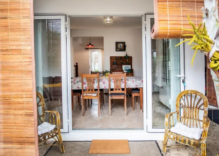 Cosy & Stylish Cottage - Central Tamarin
