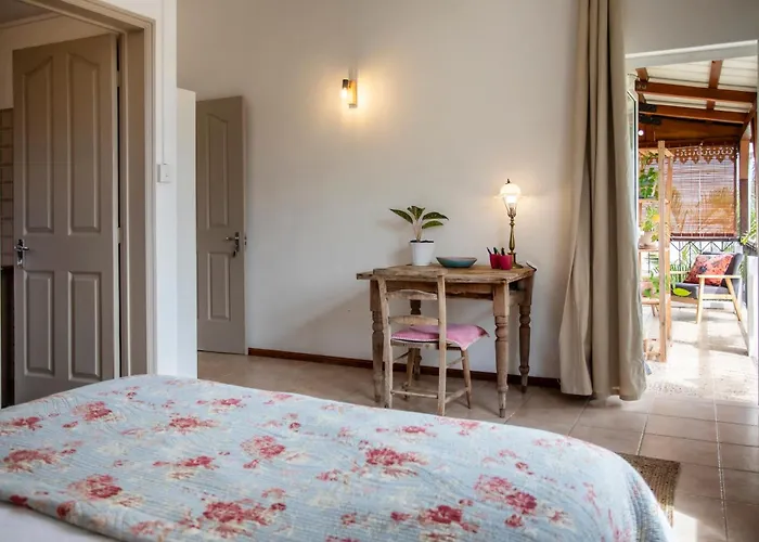 Cosy & Stylish Cottage - Central Tamarin